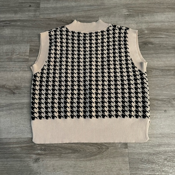 Houndstooth beige and black vest - Picture 2 of 4